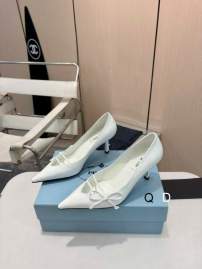 Picture of Prada Shoes _SKUPradasz35-40GDT030419199